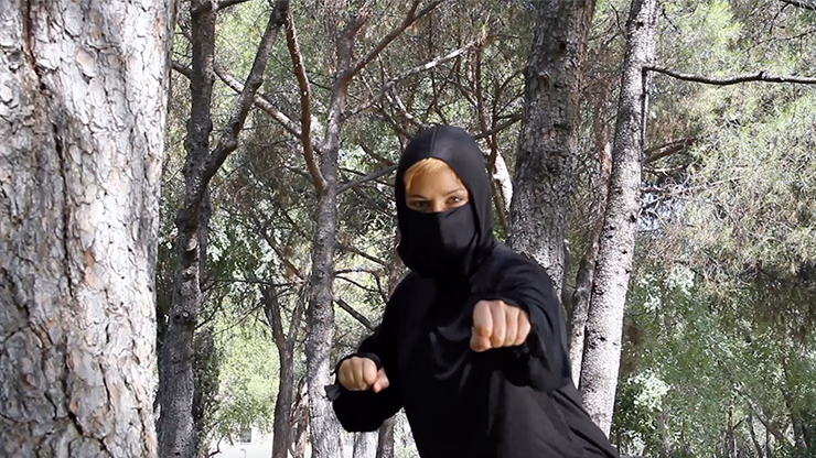 Kung Fu Foot (Gimmick and Online Instructions) by Héctor Mancha - Trick - thumbnail 3