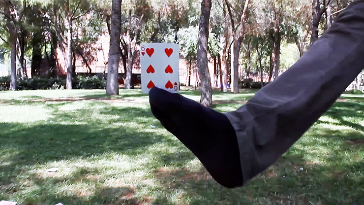 Kung Fu Foot (Gimmick and Online Instructions) by Héctor Mancha - Trick - thumbnail 6