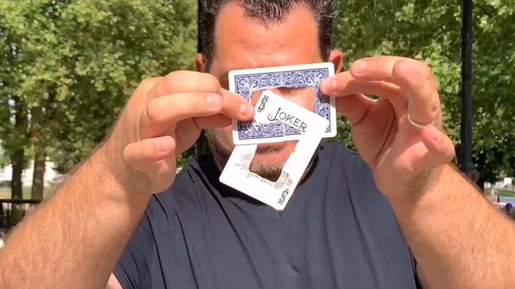 LinkCard RED (Gimmicks and Online Insruction) by Mickaël Chatelain - Trick - thumbnail 3