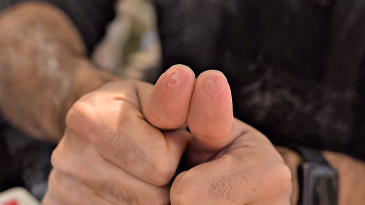 No Pain No Gain by Adrian Vega & Gonzalo Albiñana - thumbnail 3