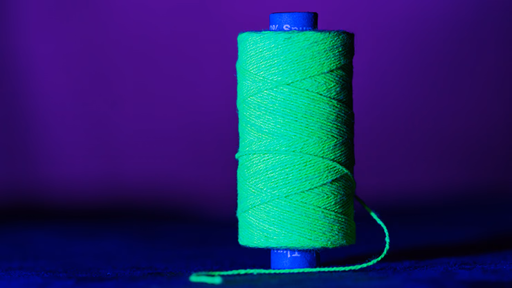 WGM UV GLOW GYPSY THREAD GREEN REFILL SPOOL by Murphy's Magic - Trick - thumbnail 3