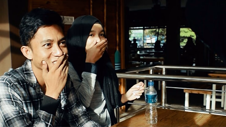 T & R Cigarette by Arie Bhojez video DOWNLOAD - thumbnail 4