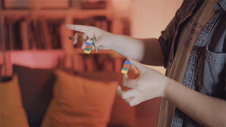 COLOR PREDICTION (Gimmicks and Online Instructions) by Julio Montoro - Trick - thumbnail 6
