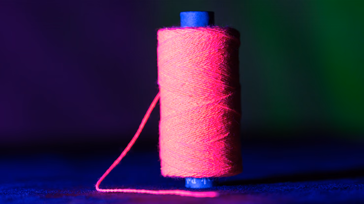 WGM UV GLOW GYPSY THREAD PINK REFILL SPOOL by Murphy's Magic - Trick - thumbnail 3