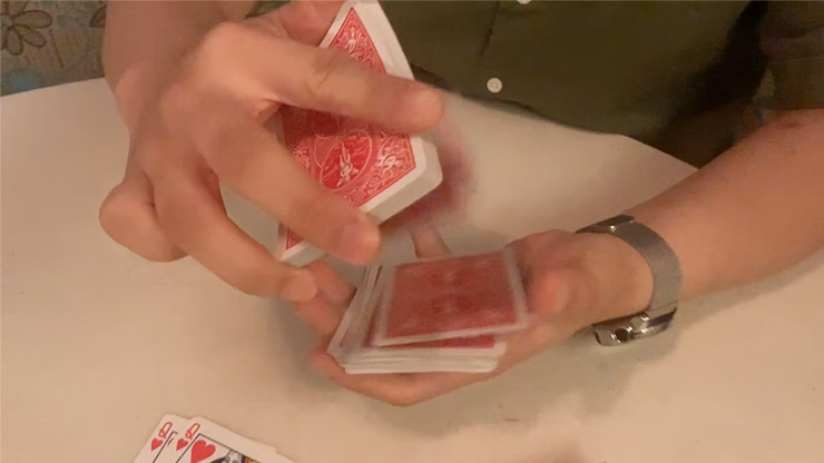 In the Visible Deck RED (Gimmicks and Online Instruction by Victory Hwan- Trick - Image 2
