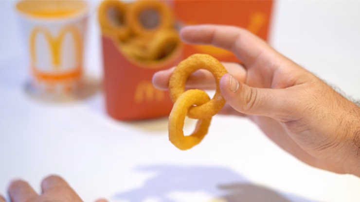 Linking Onion Rings (Gimmicks and Online Instructions) by Julio Montoro Productions - Trick - Image 2