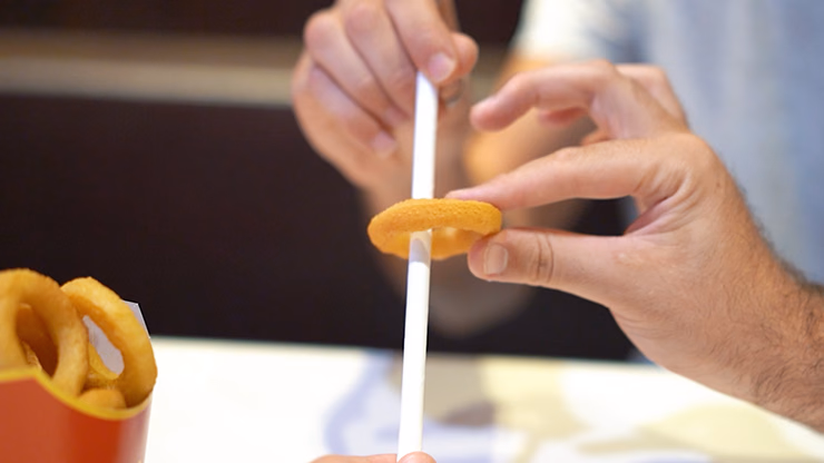 Linking Onion Rings (Gimmicks and Online Instructions) by Julio Montoro Productions - Trick - thumbnail 3