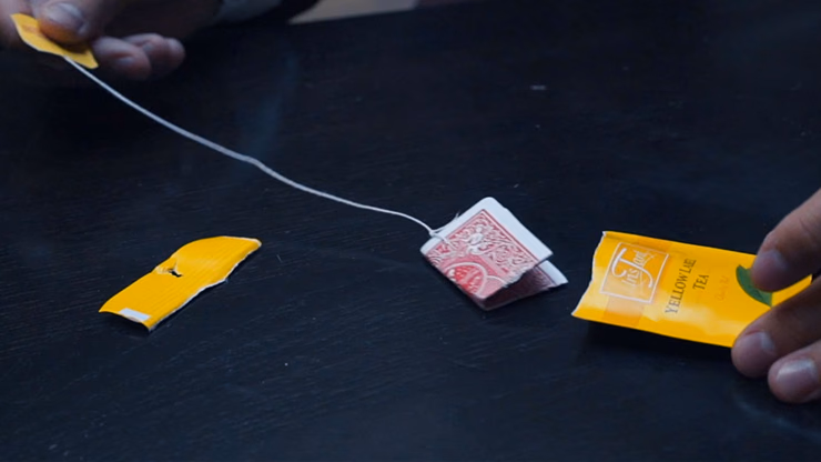 Instant T Red / 2019 (Gimmicks and Online Instructions) by The French Twins & Magic Dream - Trick - thumbnail 6