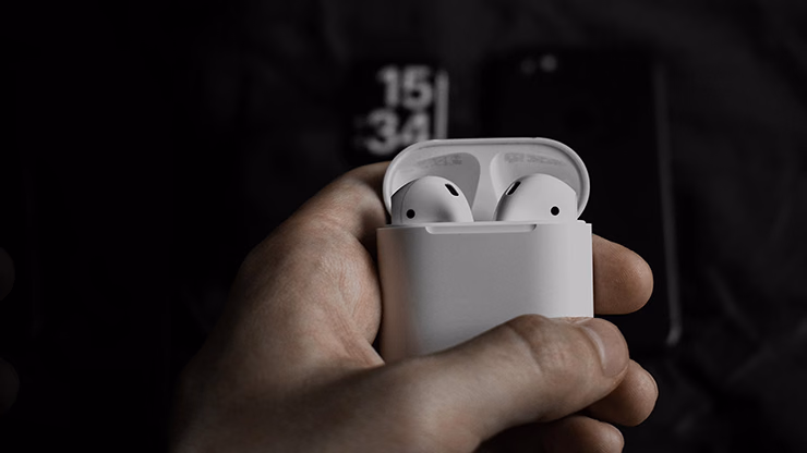 Self Vanishing Headphones by Ellusionist - Image 2