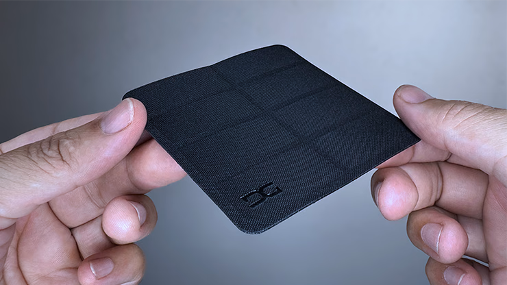 One Card by Daniel Garcia - thumbnail 3