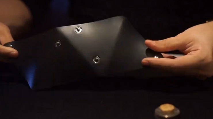 Vega BLACK (Gimmicks and Online Instruction) by Handy Altan & Agus Tjiu - Trick - thumbnail 4
