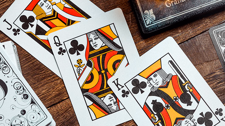 Smoke & Mirror (Smoke-White) Deluxe Limited Edition Playing Cards by Dan & Dave - thumbnail 3