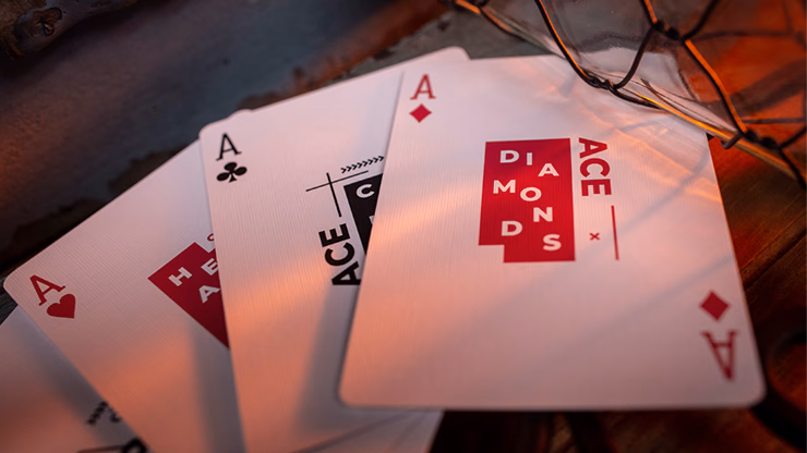 Sinis (Raspberry and Black) Playing Cards by Marc Ventosa - thumbnail 3